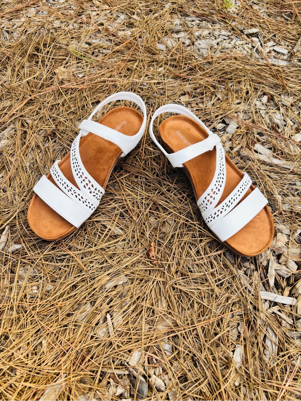 BareTraps White Strappy Sandals with Tan Footbed size 7.5